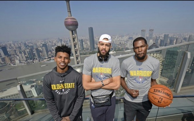 KD：经历这些艰难的比赛，对我们整个团队来说都非常重要